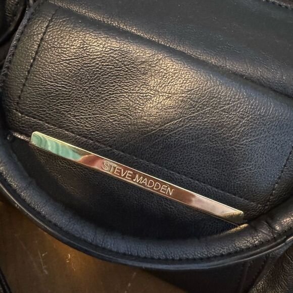 Steve Madden Elegant Black Leather Shoulder Bag - Picture 2 of 16